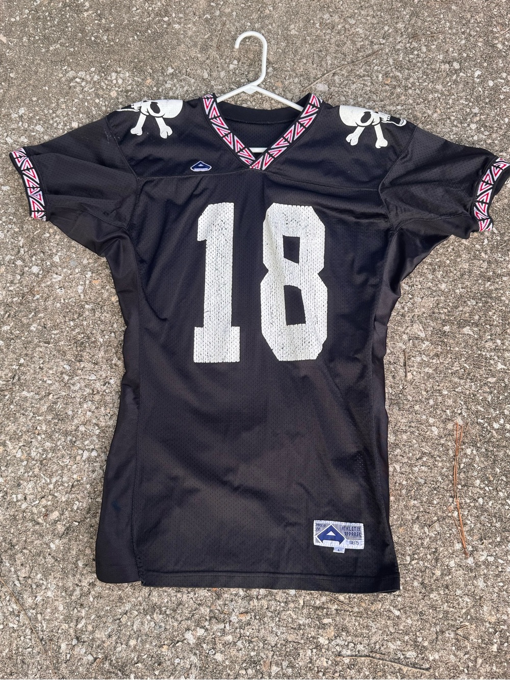 game worn Athletix Apparel Football Jersey Moss Buccaneers Pirates large Skull L